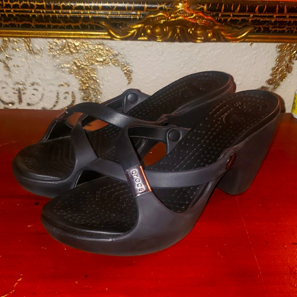 Crocs size 6